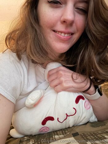 Gig / yourvirtualgamergf nude photo #3