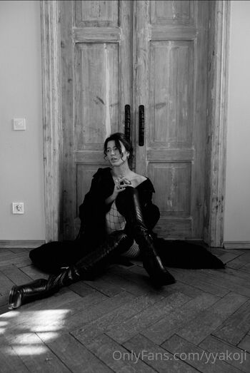 valerii / yyakoji nude photo #15