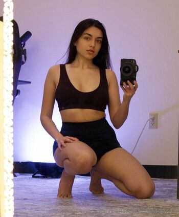 Zara Dar (free page / zaradar.tv nude photo #4