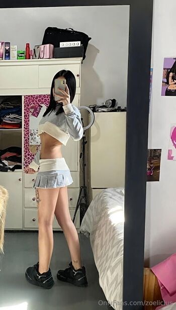 Zoe / zoelicius nude photo #4