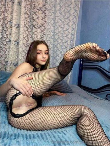 Zoe / zoelushmodell nude photo #5