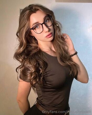 Zoe / zoelushmodell nude photo #32