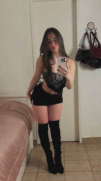 Zoe / zoey.shmoey nude photo #2