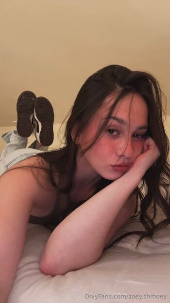 Zoe / zoey.shmoey nude photo #4