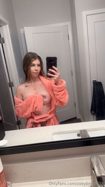 Zoey Brooks (Ur hot gf) / zoeybrooks18 nude photo #22