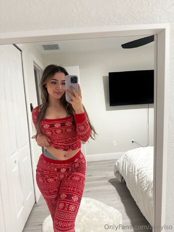 zoey / zoeyiso nude photo #14