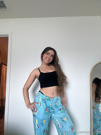 zoey / zoeyiso nude photo #20