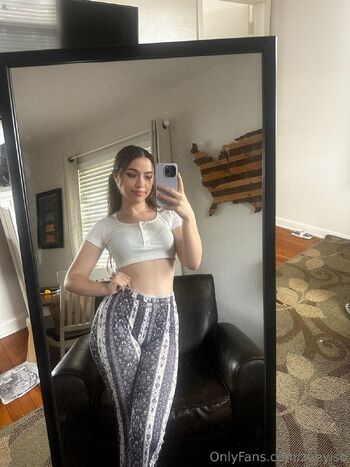 zoey / zoeyiso nude photo #24