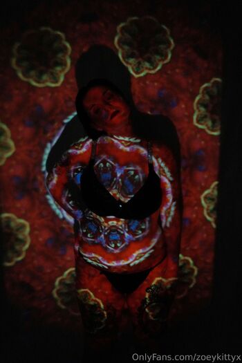 Zoe / zoeykittyx nude photo #18