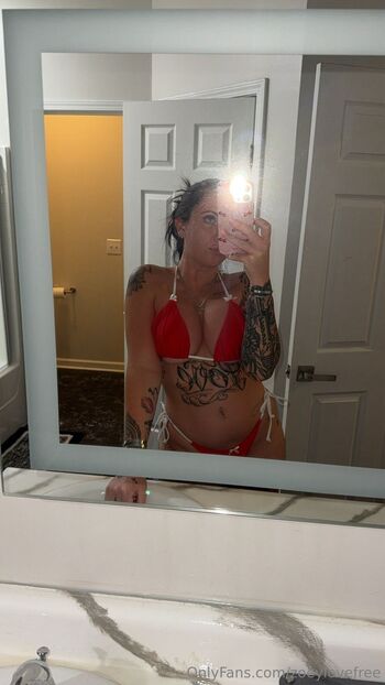 Zoey Lov / zoeylovefree nude photo #36