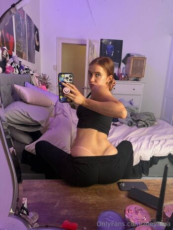 Zoey Lun / zoeyluna nude photo #18