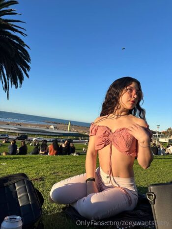 Zo / zoeywantstotry nude photo #5