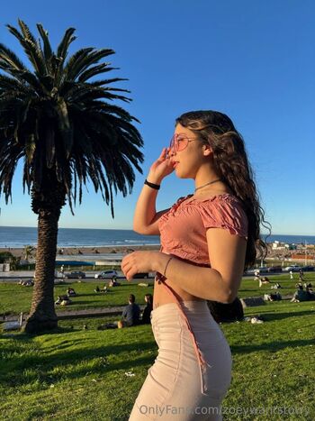 Zo / zoeywantstotry nude photo #9