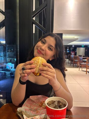 Zo / zoeywantstotry nude photo #11