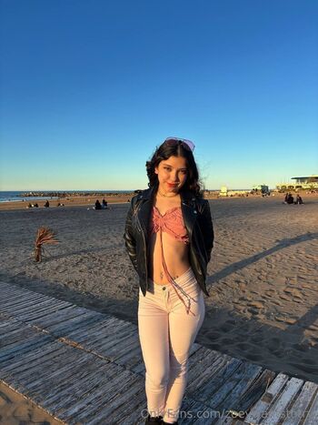 Zo / zoeywantstotry nude photo #13