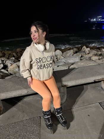 Zo / zoeywantstotry nude photo #15