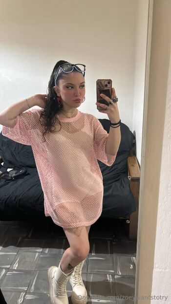 Zo / zoeywantstotry nude photo #18