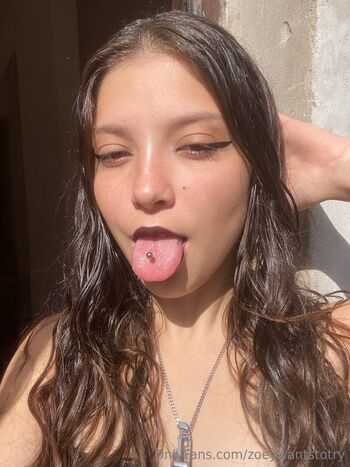 Zo / zoeywantstotry nude photo #29
