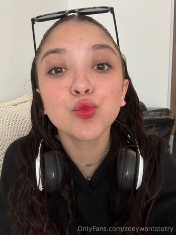 Zo / zoeywantstotry nude photo #37