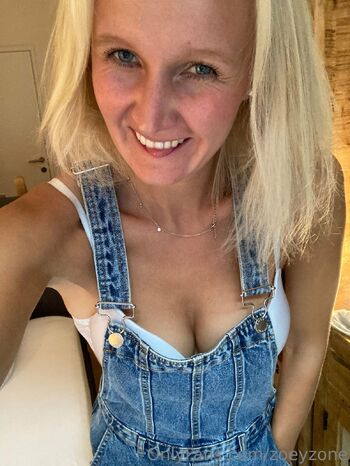 zoe / zoeyzone nude photo #11