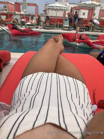 zoe / zoeyzone nude photo #29