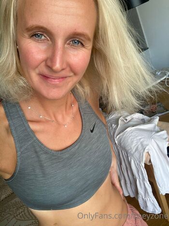 zoe / zoeyzone nude photo #31