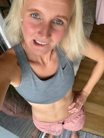 zoe / zoeyzone nude photo #32