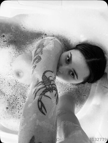 Sharntay / zs1132779 nude photo #1