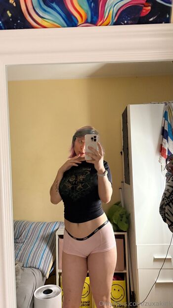 Zux / zuxakink nude photo #3